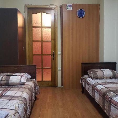 Intercity Hostel Batumi Esterno foto