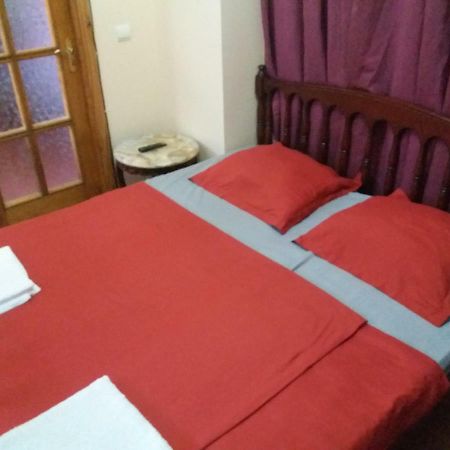 Intercity Hostel Batumi Esterno foto