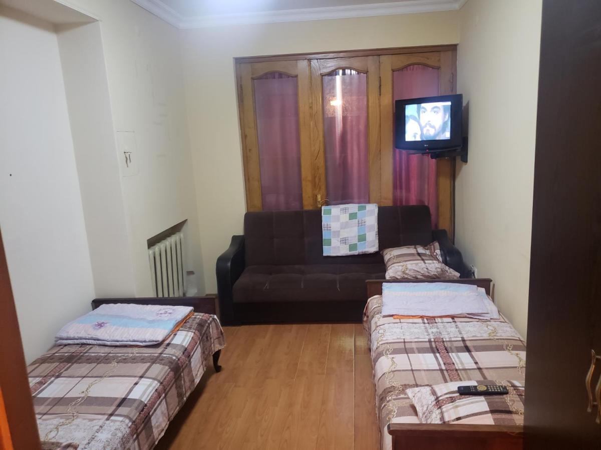 Intercity Hostel Batumi Esterno foto