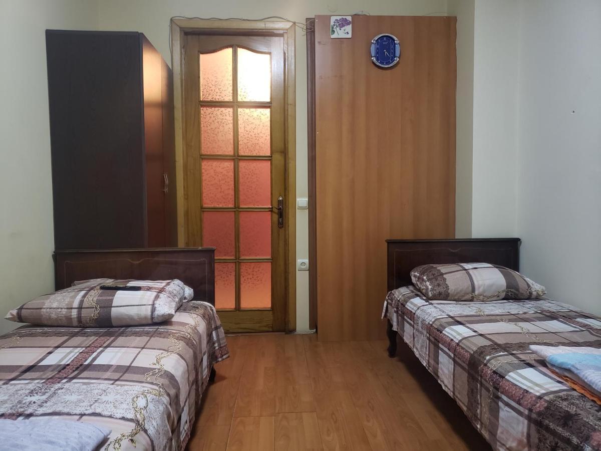 Intercity Hostel Batumi Esterno foto