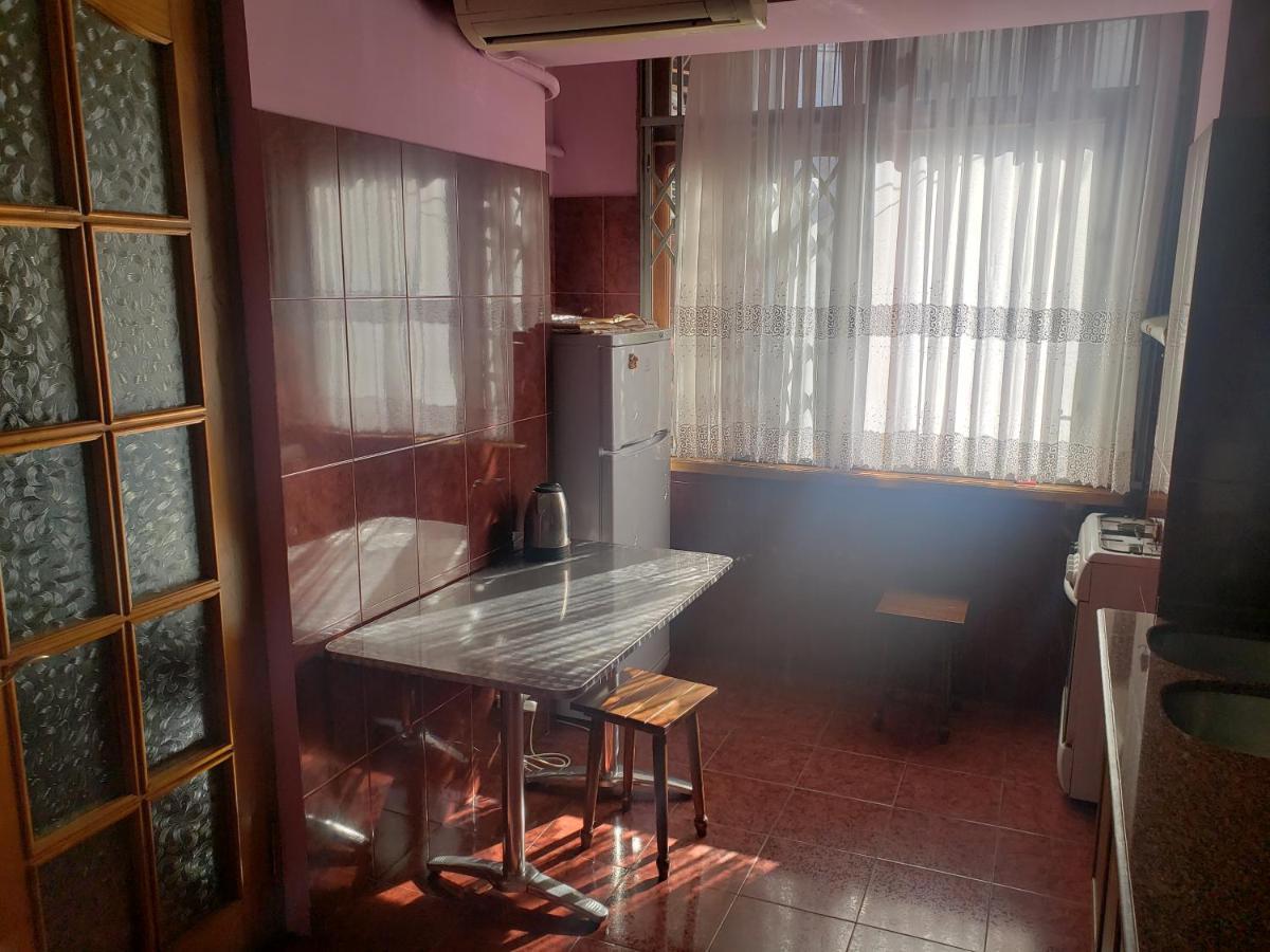 Intercity Hostel Batumi Esterno foto
