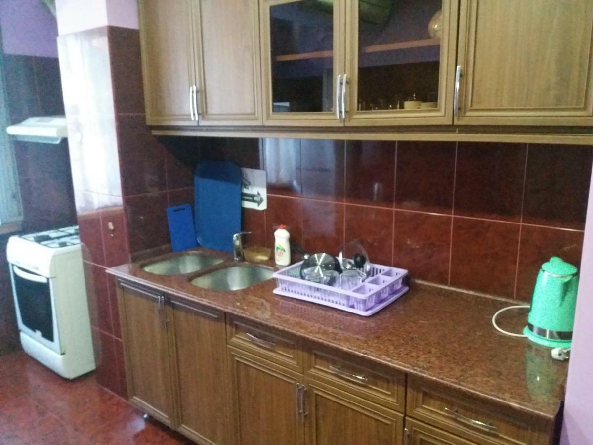 Intercity Hostel Batumi Esterno foto