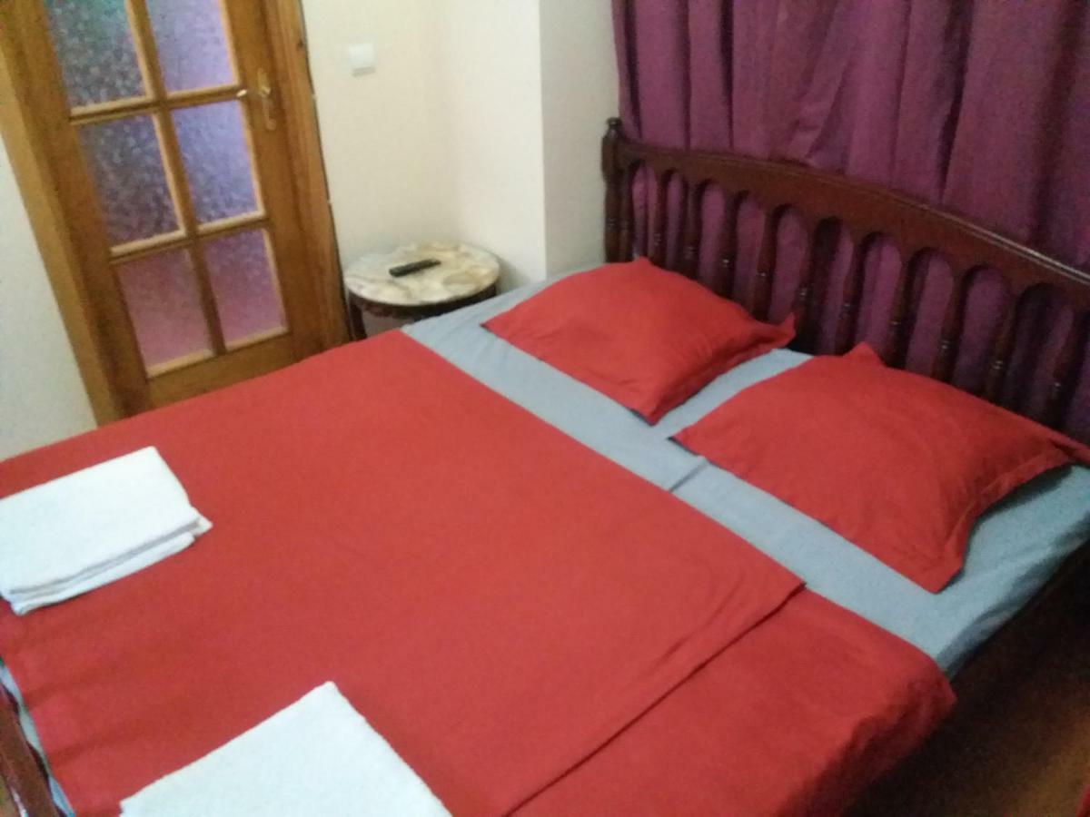 Intercity Hostel Batumi Esterno foto