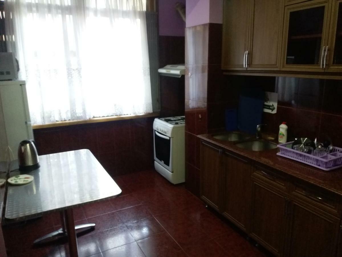 Intercity Hostel Batumi Esterno foto